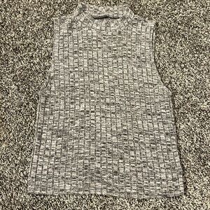 AEO First Essentials Sleevel Sweater (M)